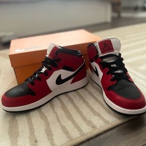 Jordan 1 Chicago Toe Mids